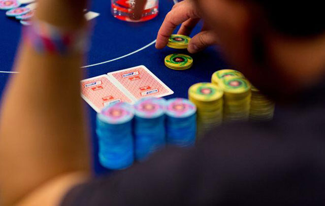 德州扑克翻后下注尺度怎么选?小注和大注的使用时机