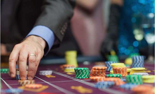 德州扑克进阶指南：从“凭感觉打牌”到“用逻辑碾压对手”