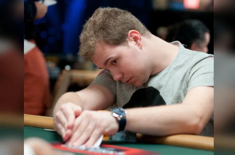 频繁强迫性看牌