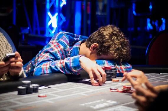 出现这8个迹象，继续打德州扑克就是在给对手送红包